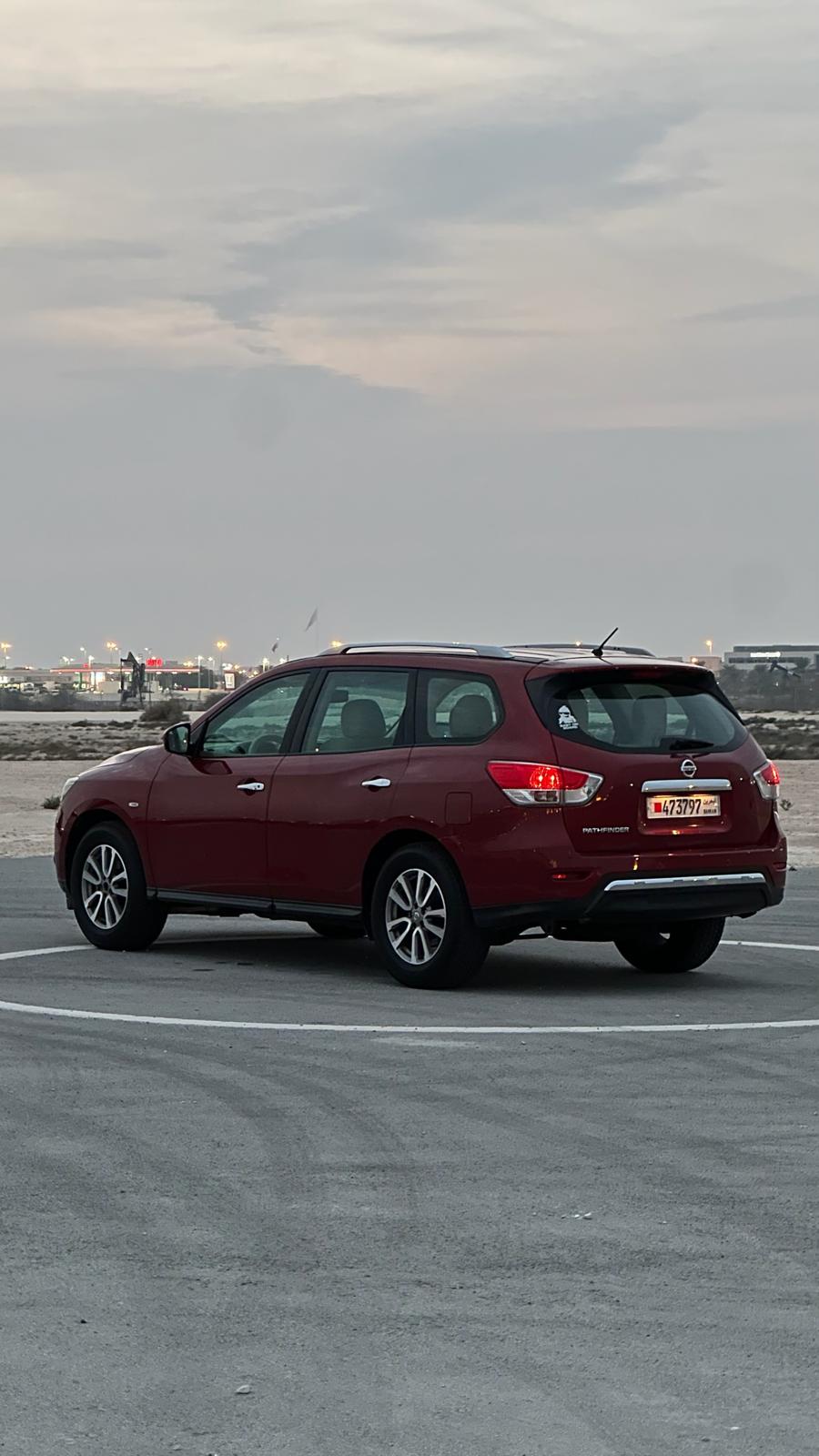 
								Nissan Pathfinder full									