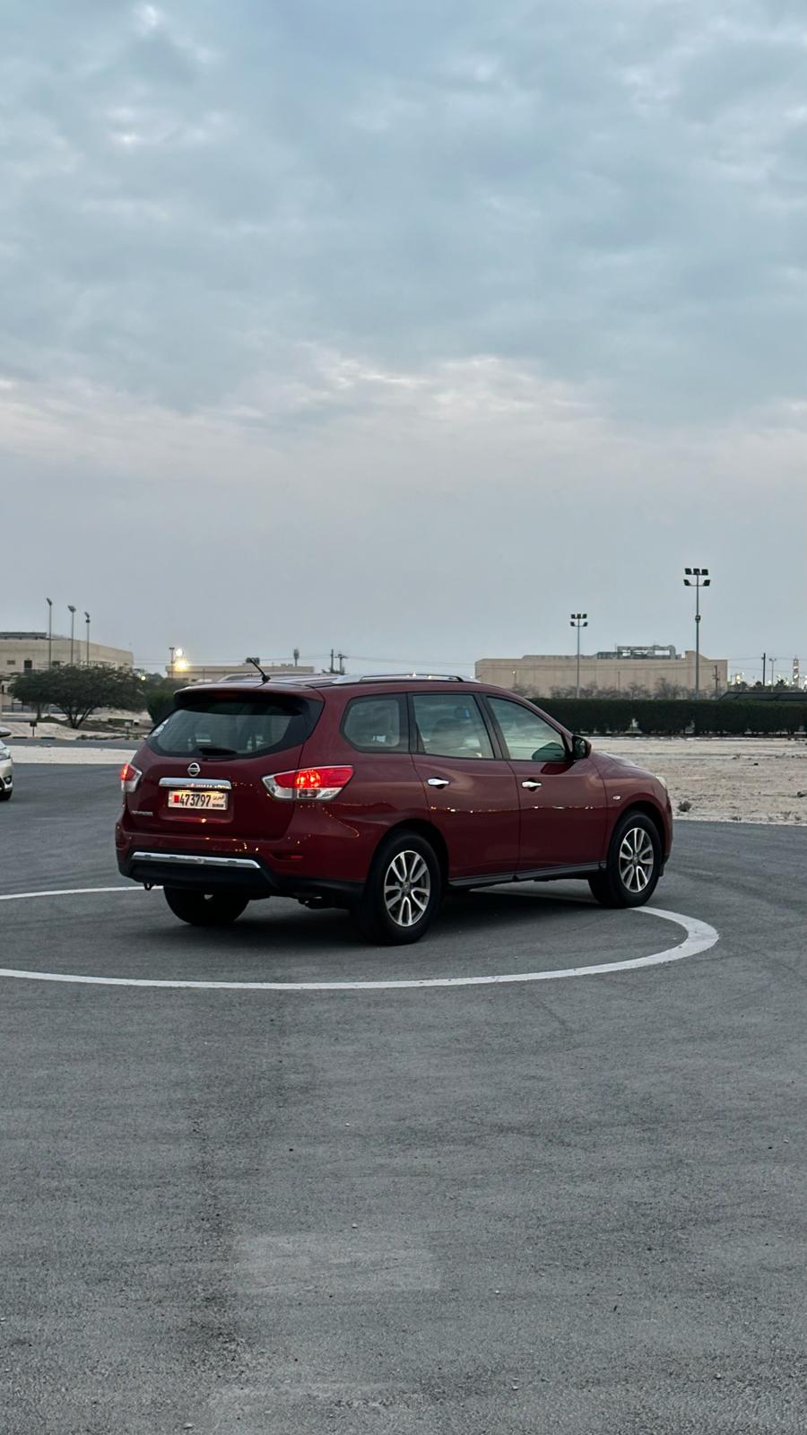 
								Nissan Pathfinder full									