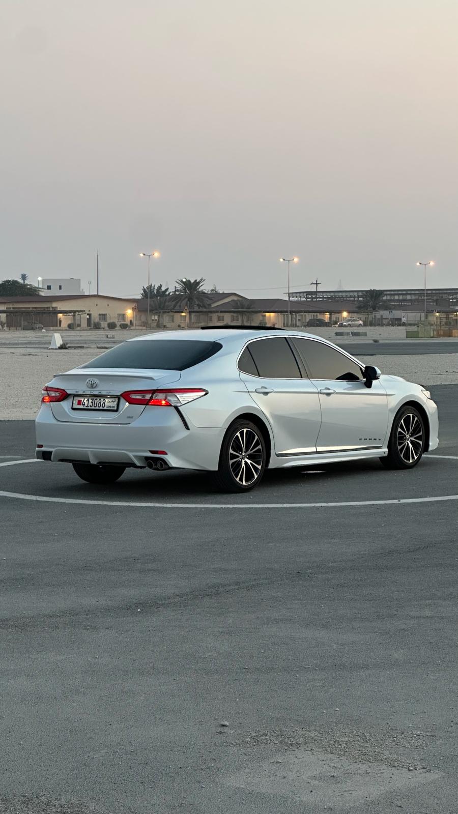 
								Toyota Camry SE full									