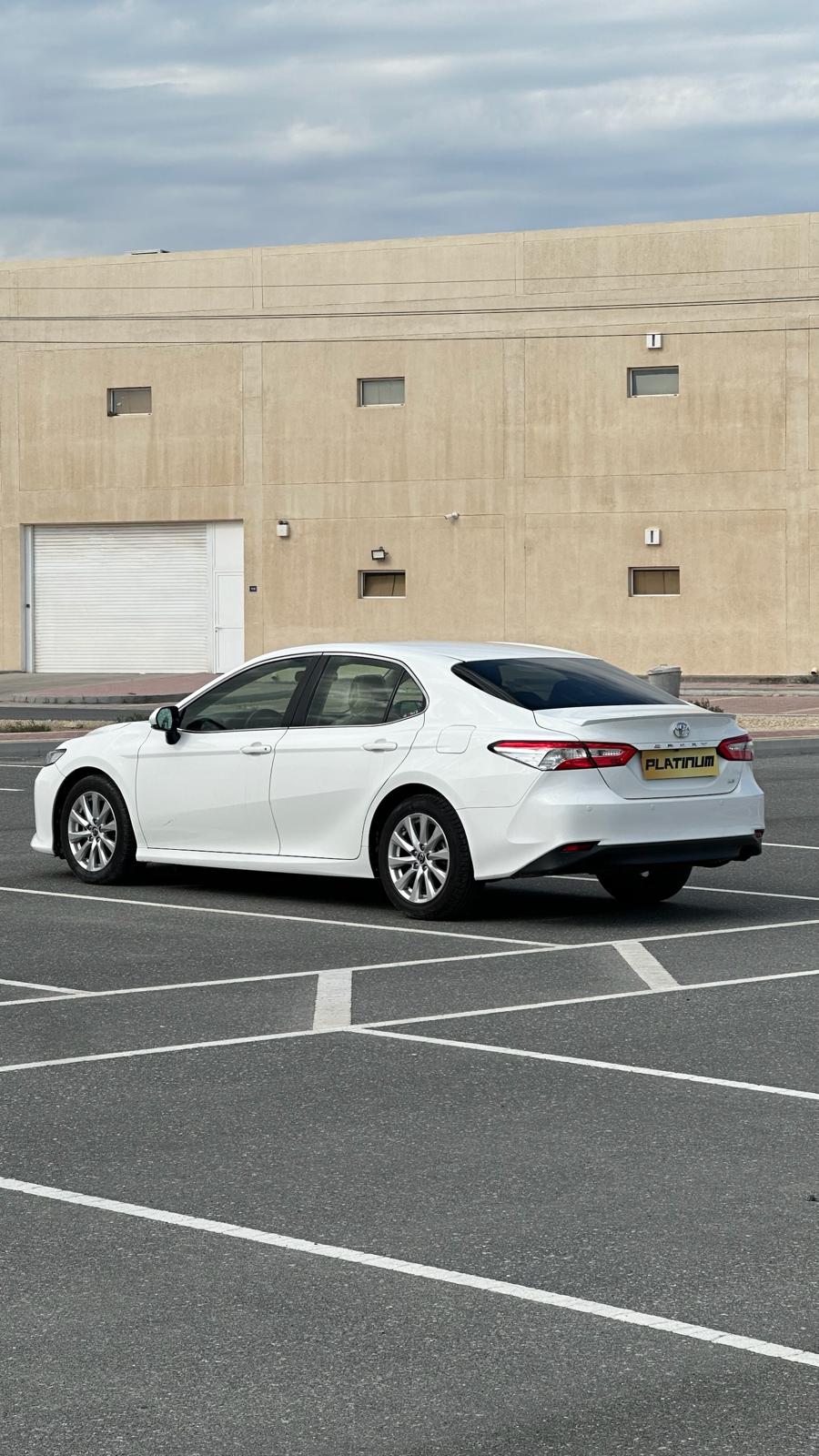 
								Toyota Camry LE full									