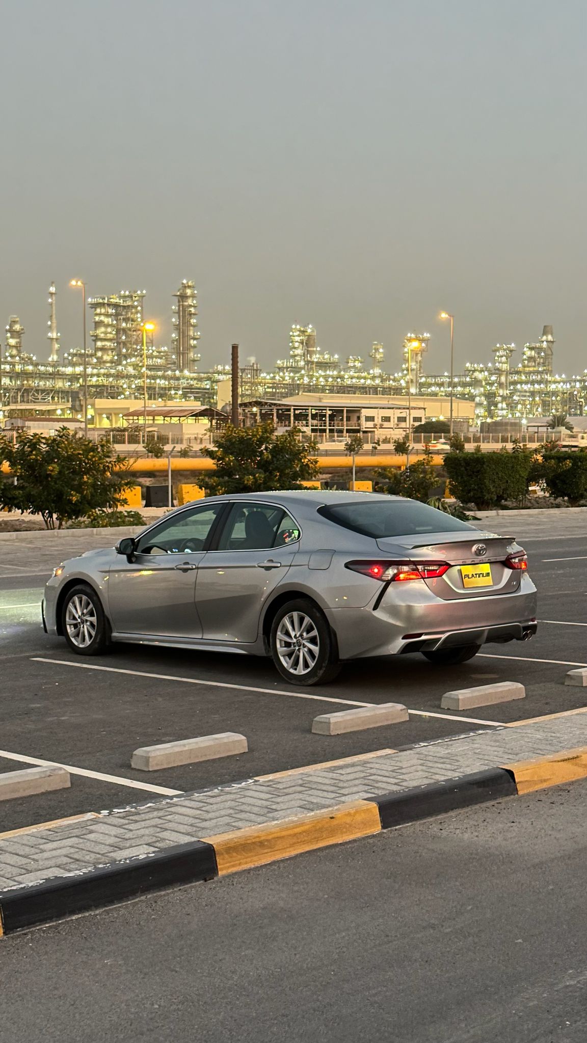 
								Toyota Camry SE full									