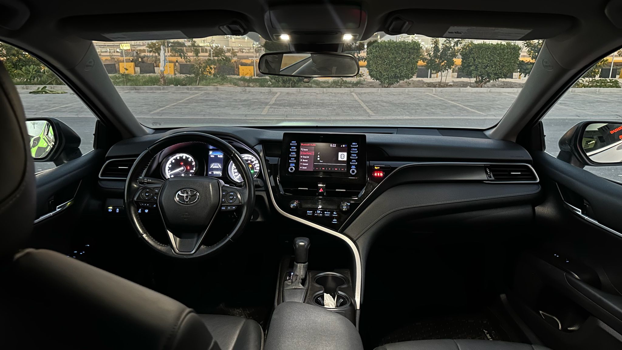 
								Toyota Camry SE full									