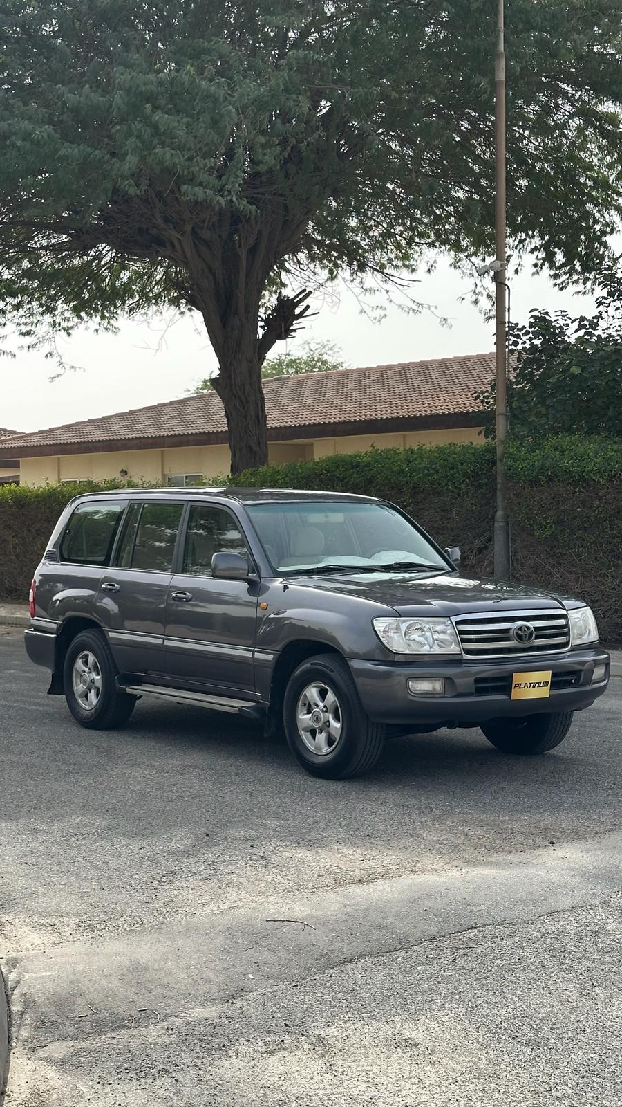 
								Toyota Land Cruiser full									