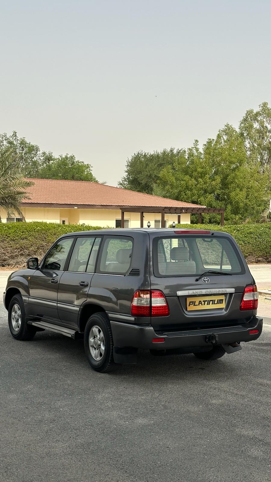 
								Toyota Land Cruiser full									