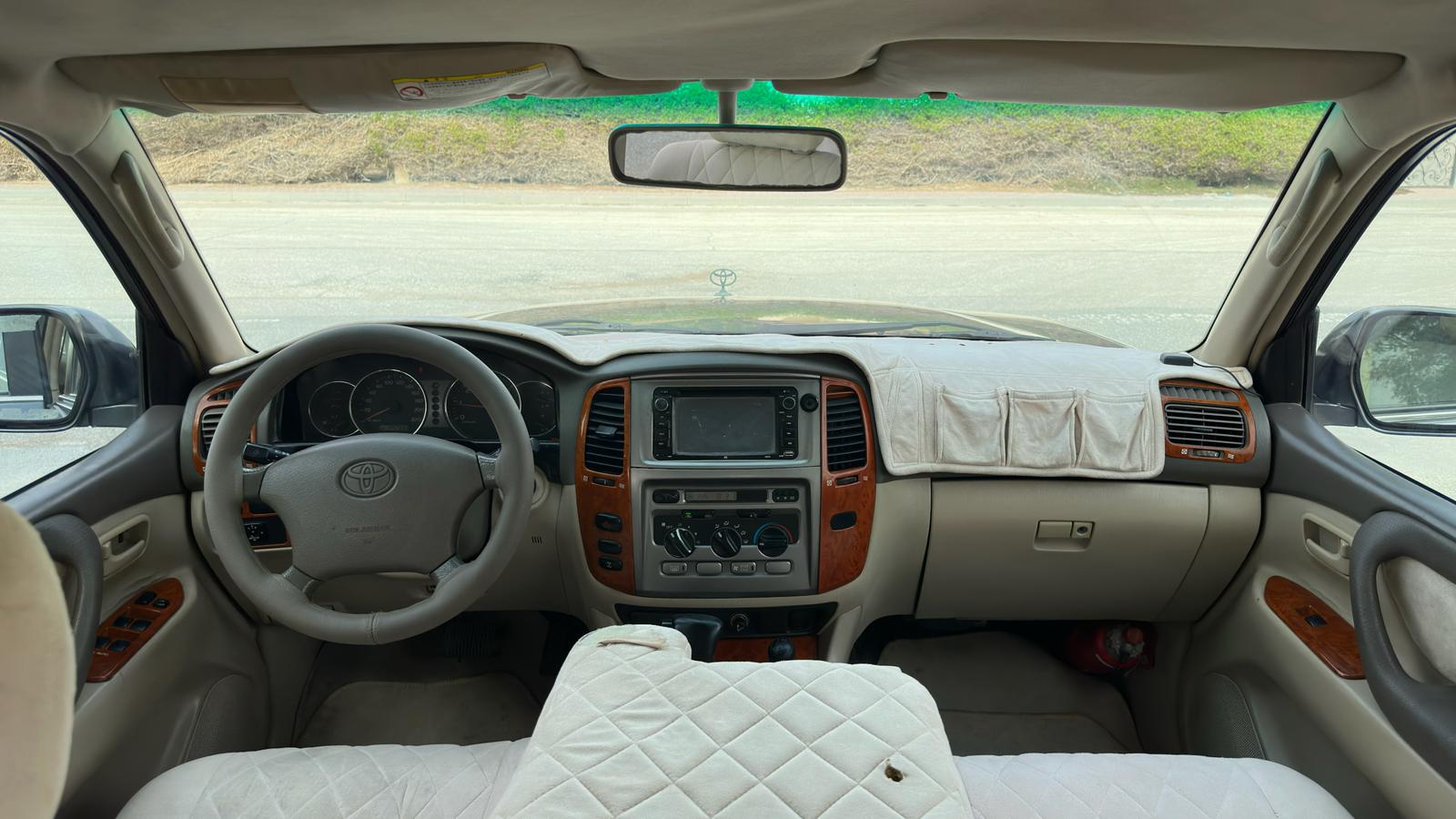 
								Toyota Land Cruiser full									