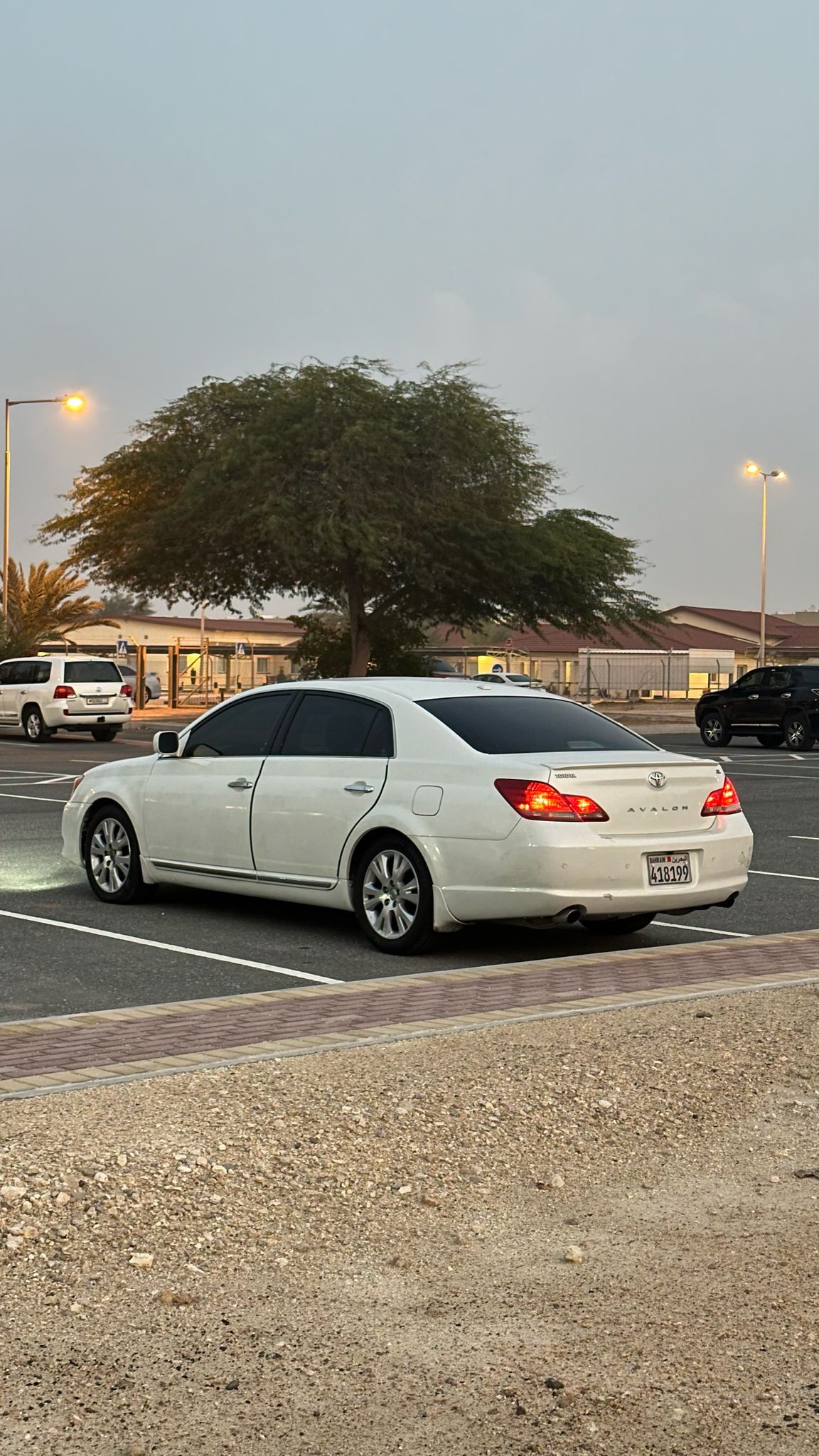 
								Toyota Avalon full									
