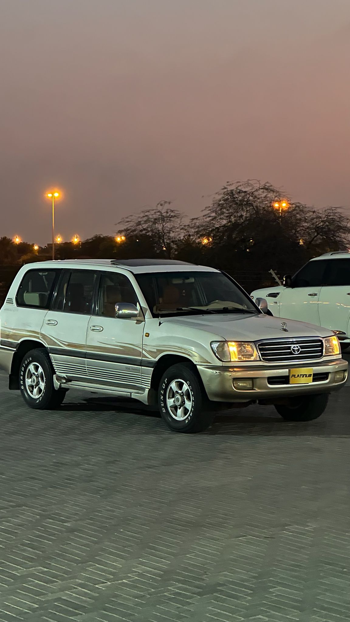 
								Toyota Land Cruiser (GXR) full									