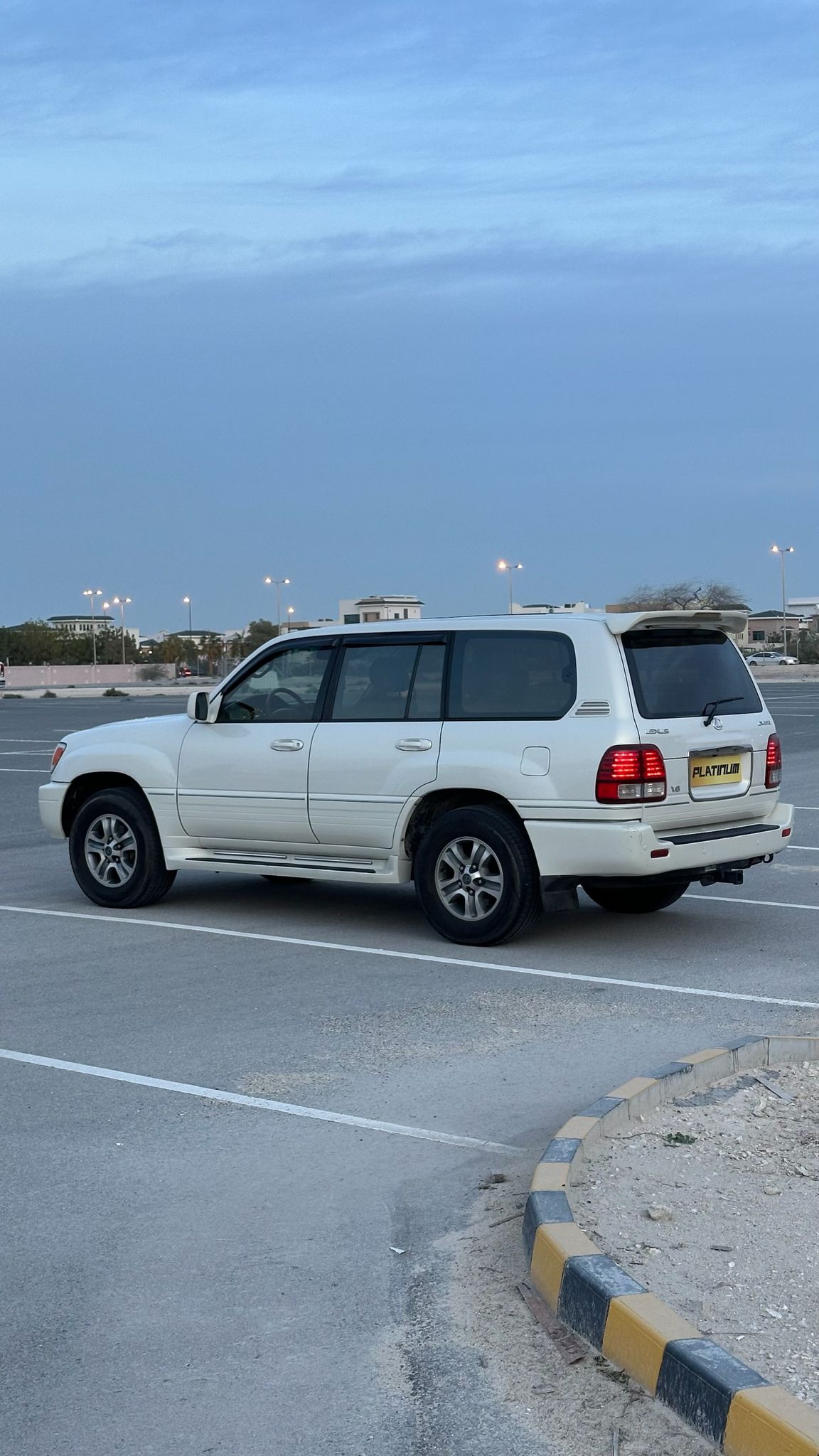 
								Lexus LX470 full									