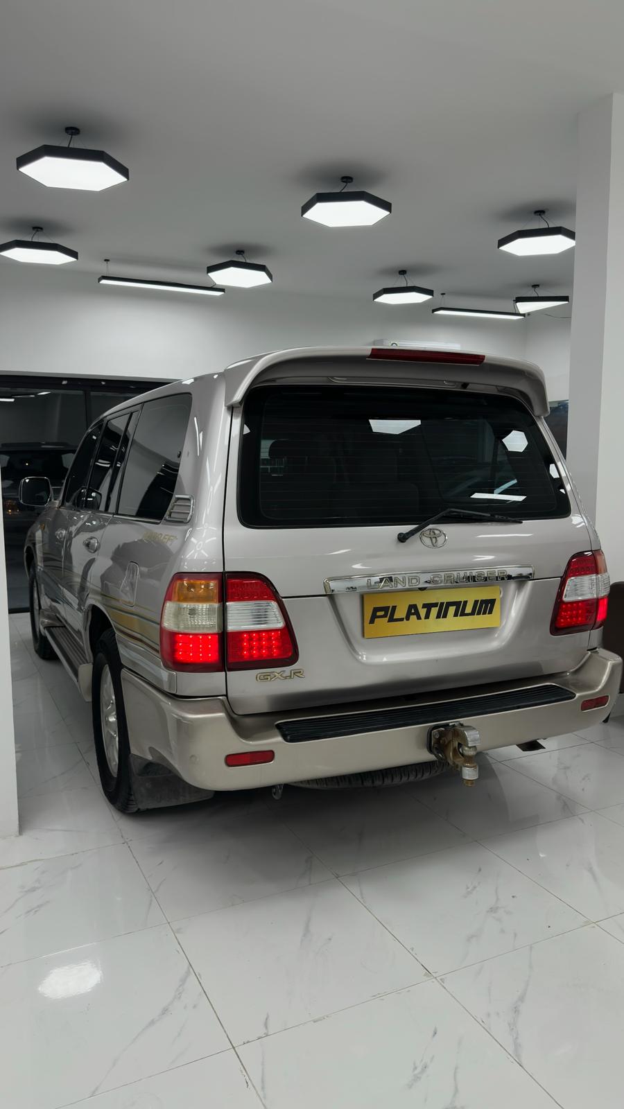 
								TOYOTA LAND CRUISER full									