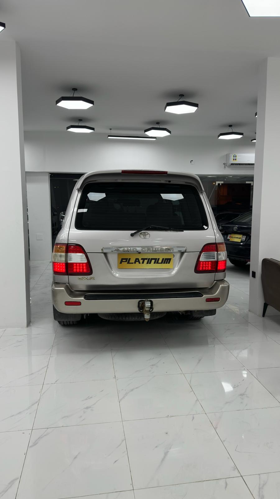 
								TOYOTA LAND CRUISER full									