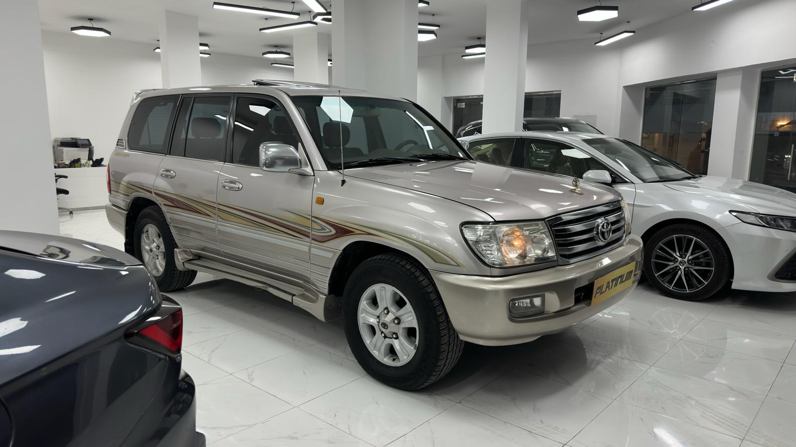 
								TOYOTA LAND CRUISER full									