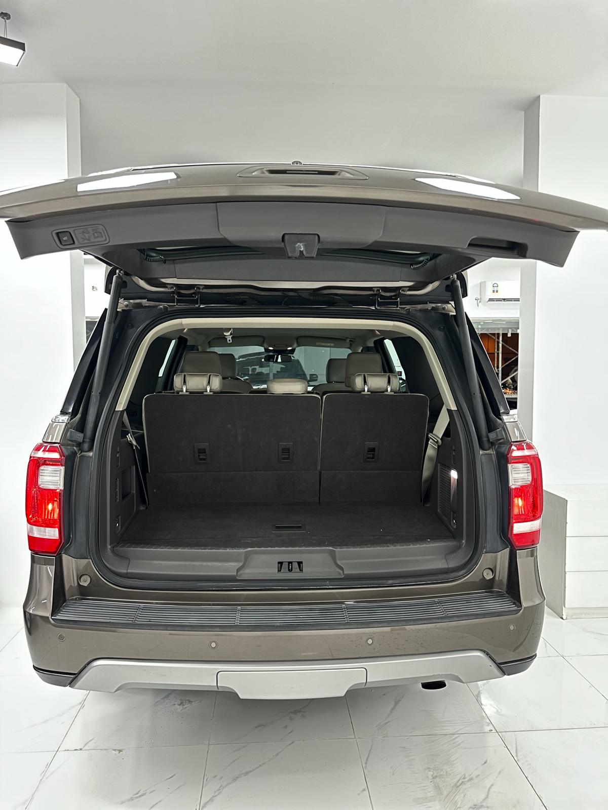 
								Ford Expedition full									