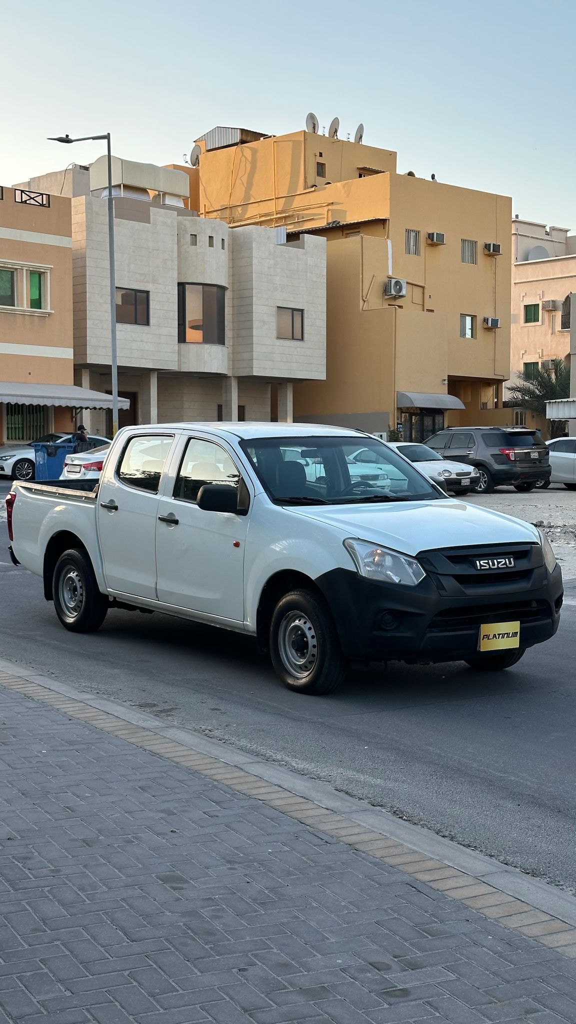 
								Isuzu D-Max full									