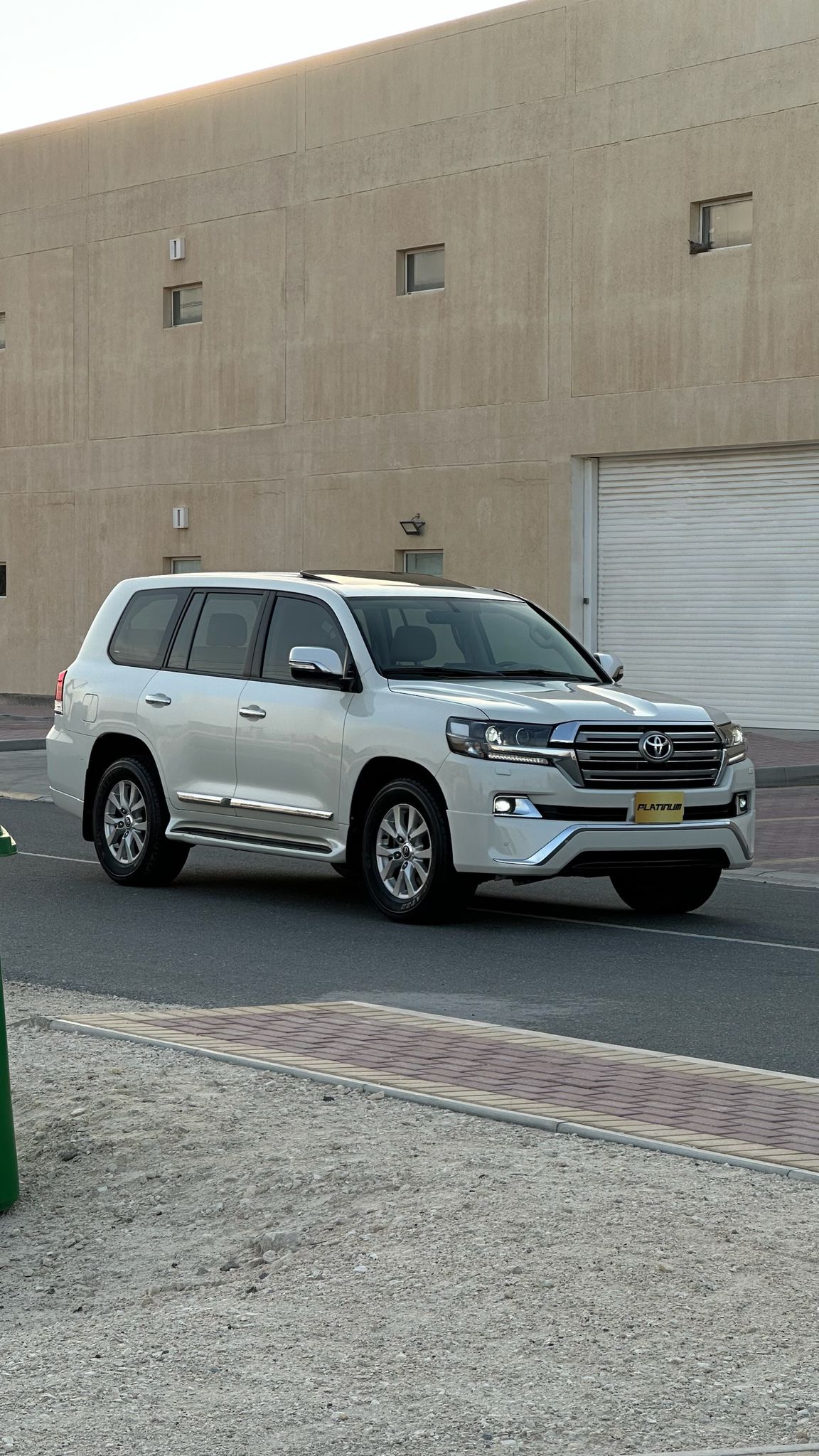 
								Toyota Land Cruiser full									