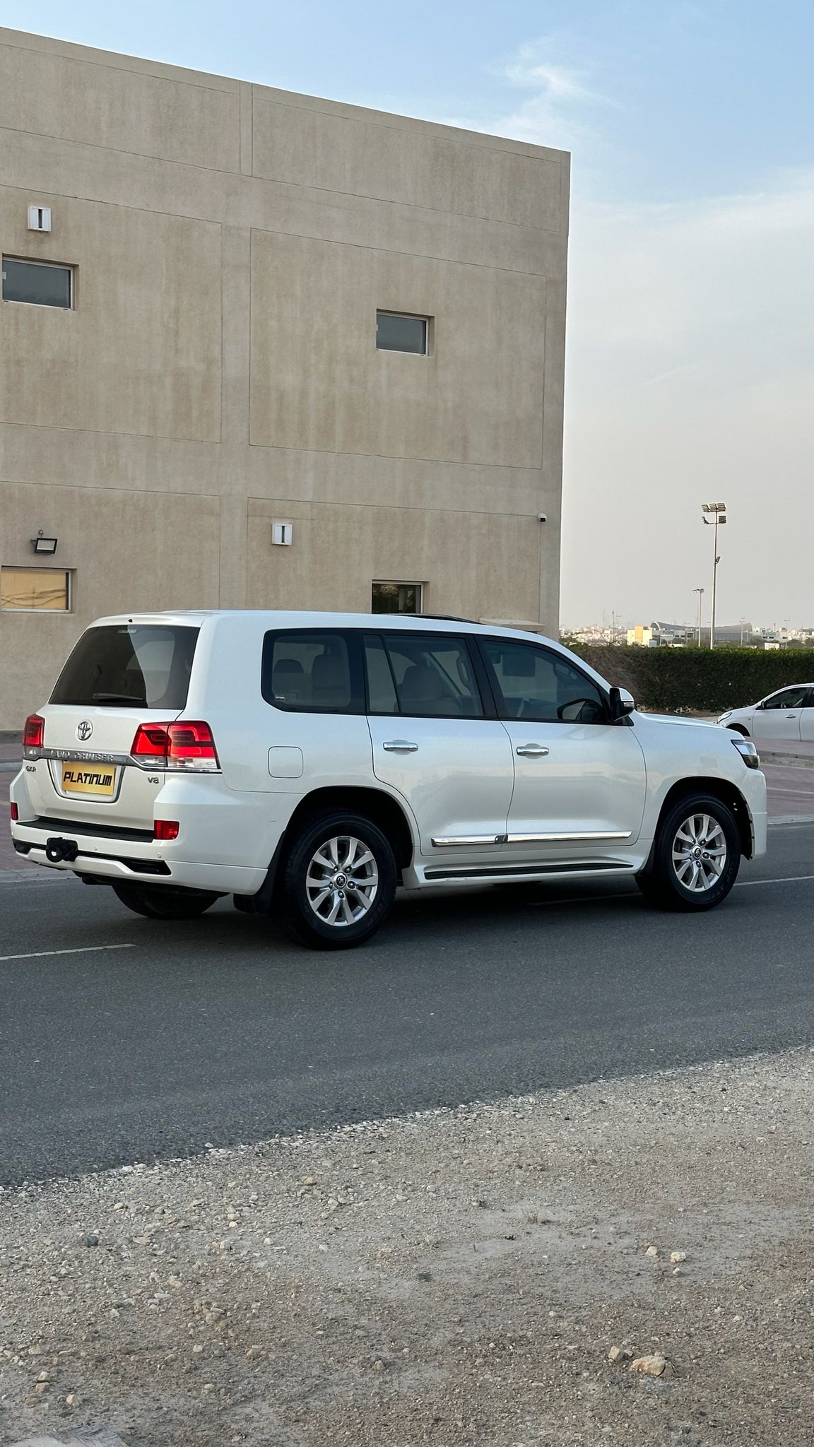 
								Toyota Land Cruiser full									