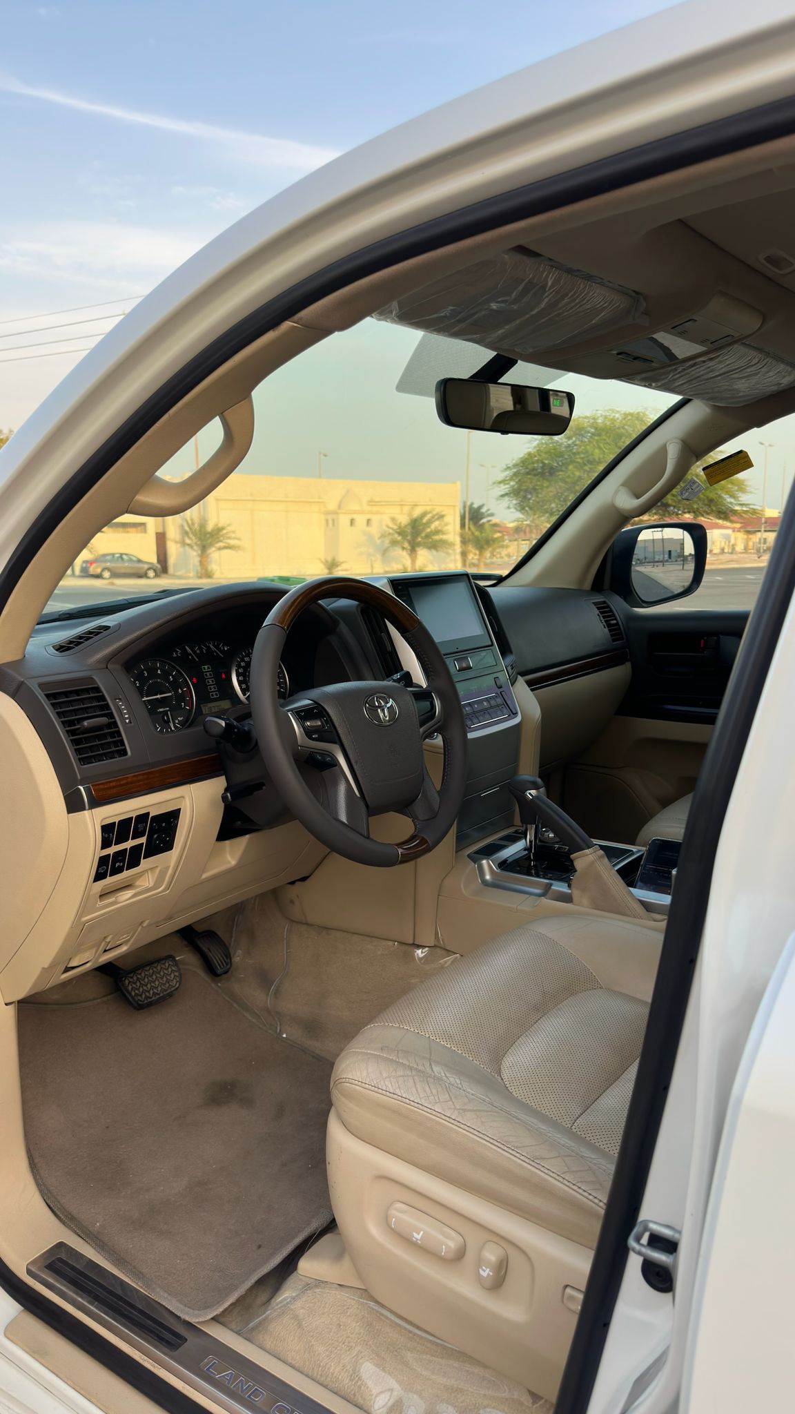 
								Toyota Land Cruiser full									