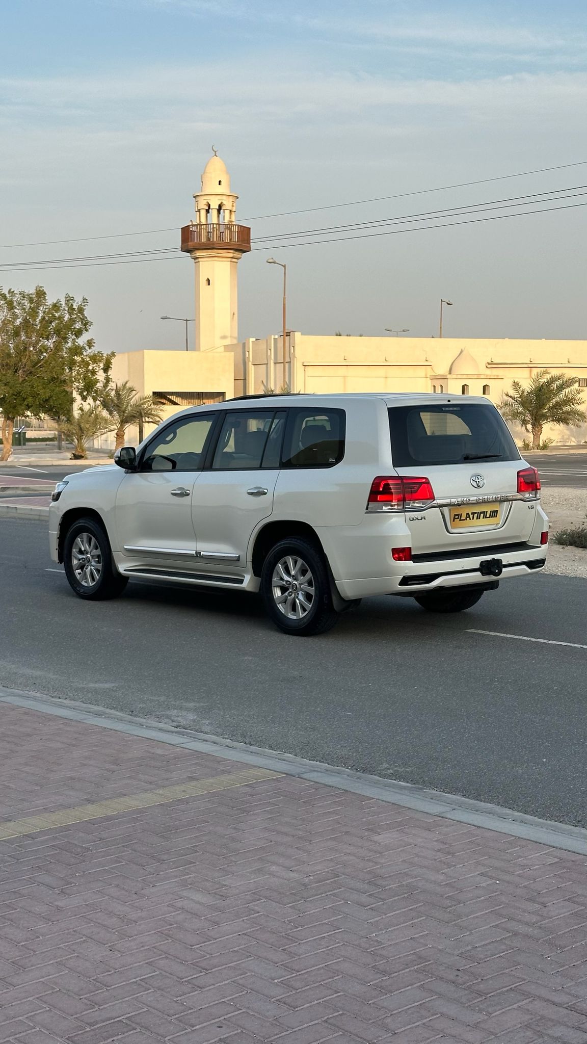 
								Toyota Land Cruiser full									