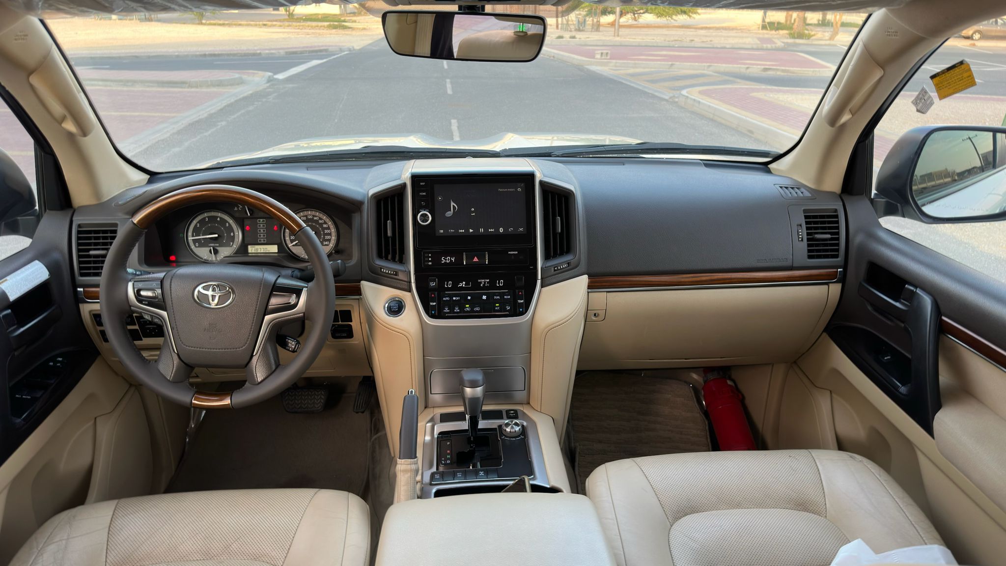 
								Toyota Land Cruiser full									