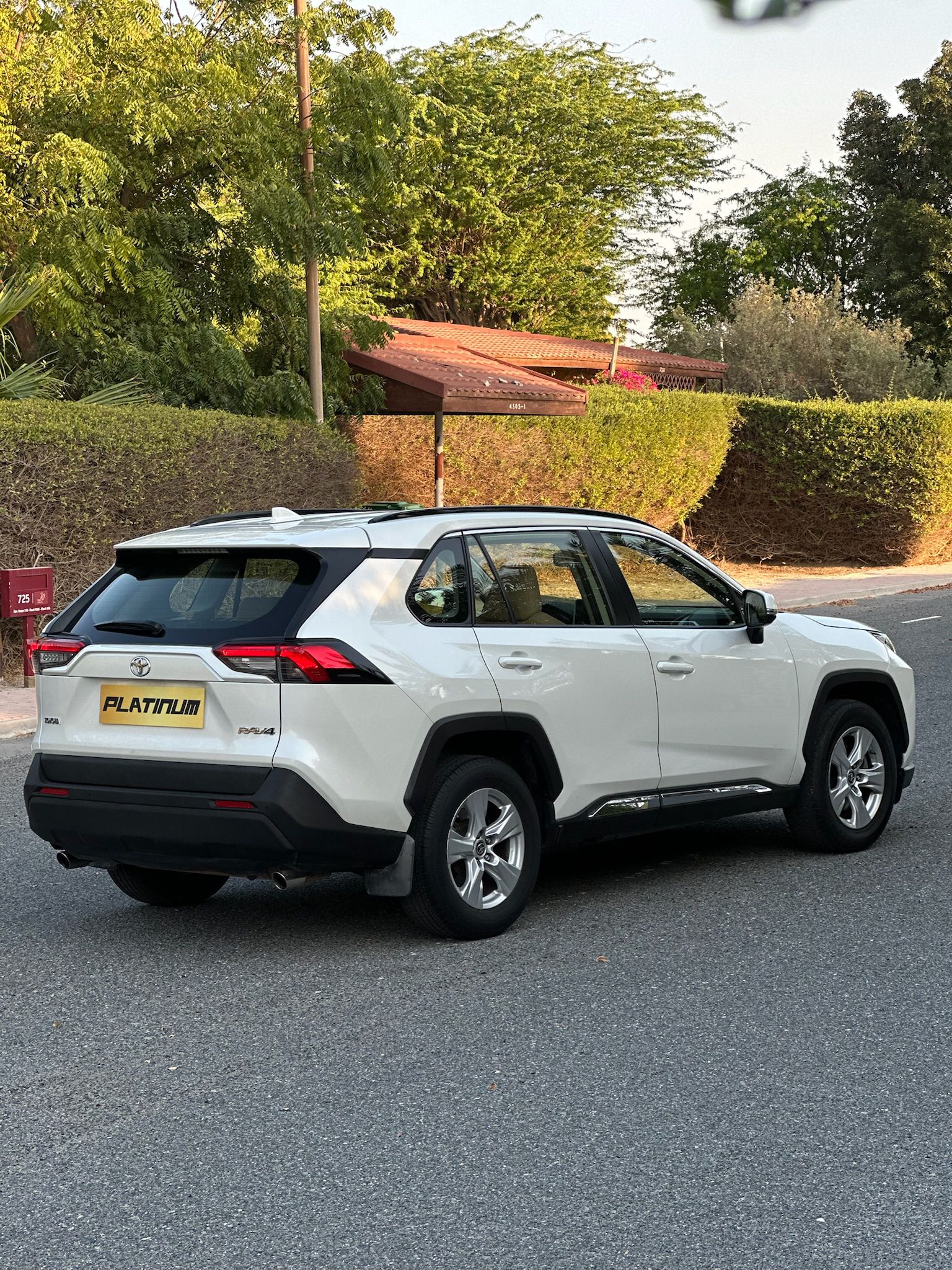 
								TOYOTA RAV4 full									