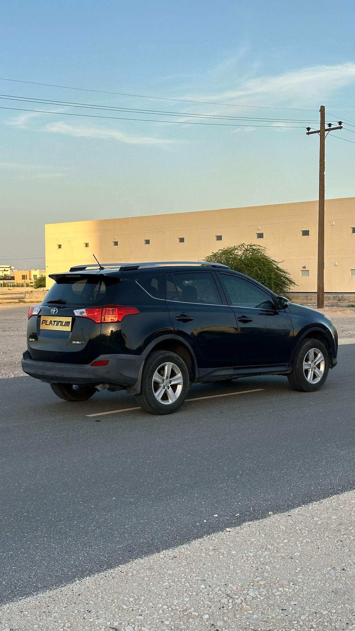 
								Toyota RAV4 full									