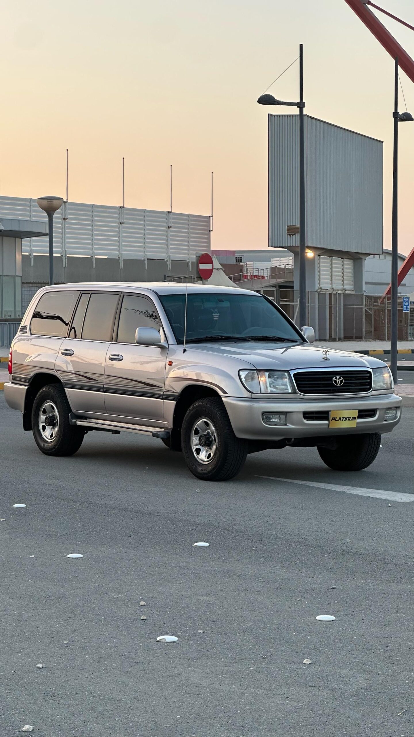 
								TOYOTA LAND CRUISER 2001 full									