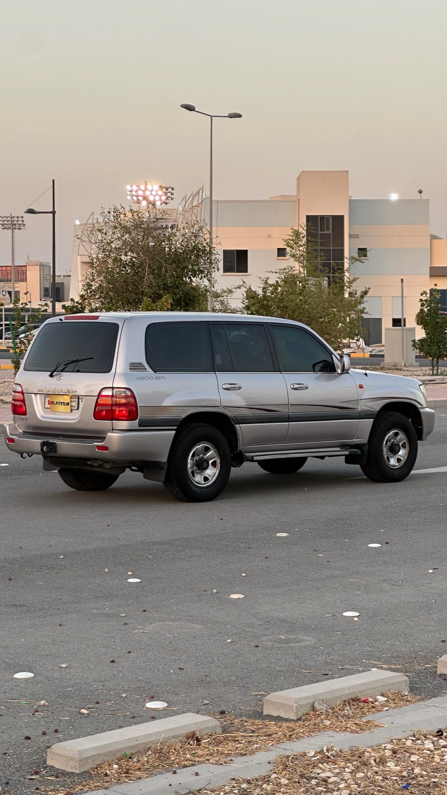 
								TOYOTA LAND CRUISER 2001 full									
