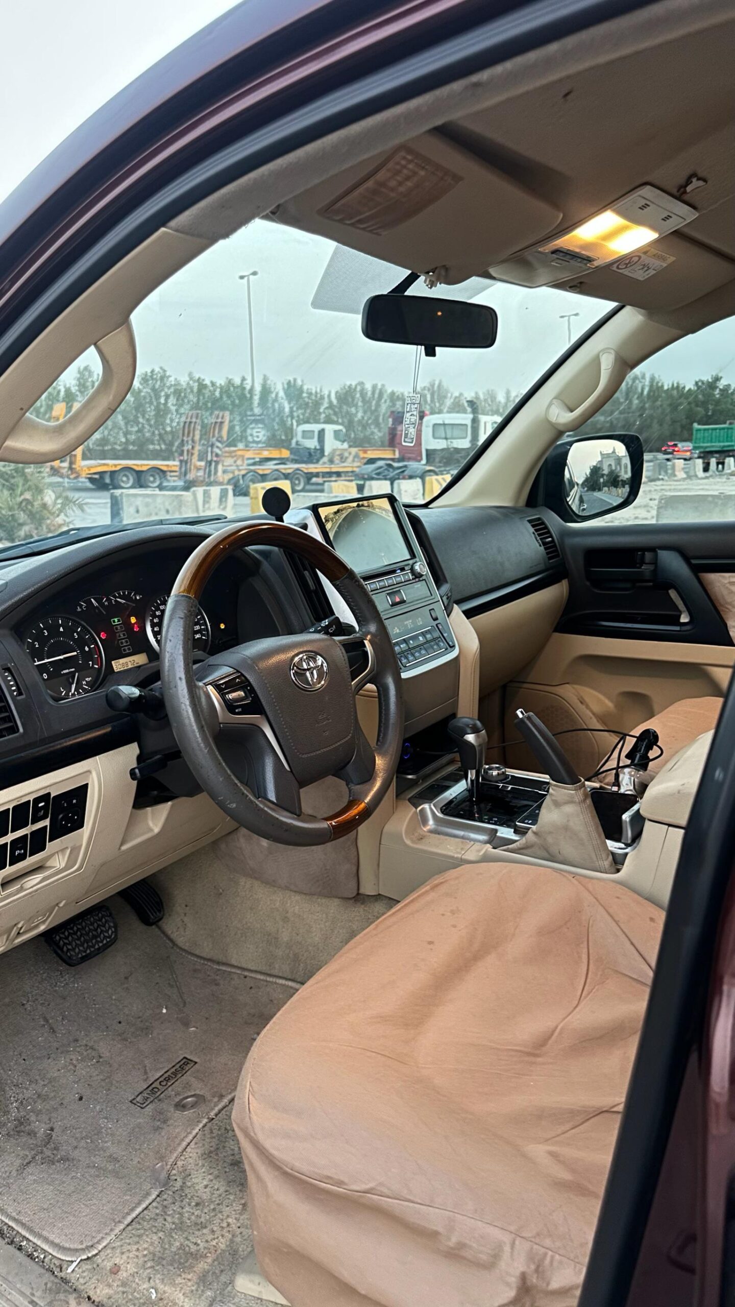 
								TOYOTA LAND CRUISER full									