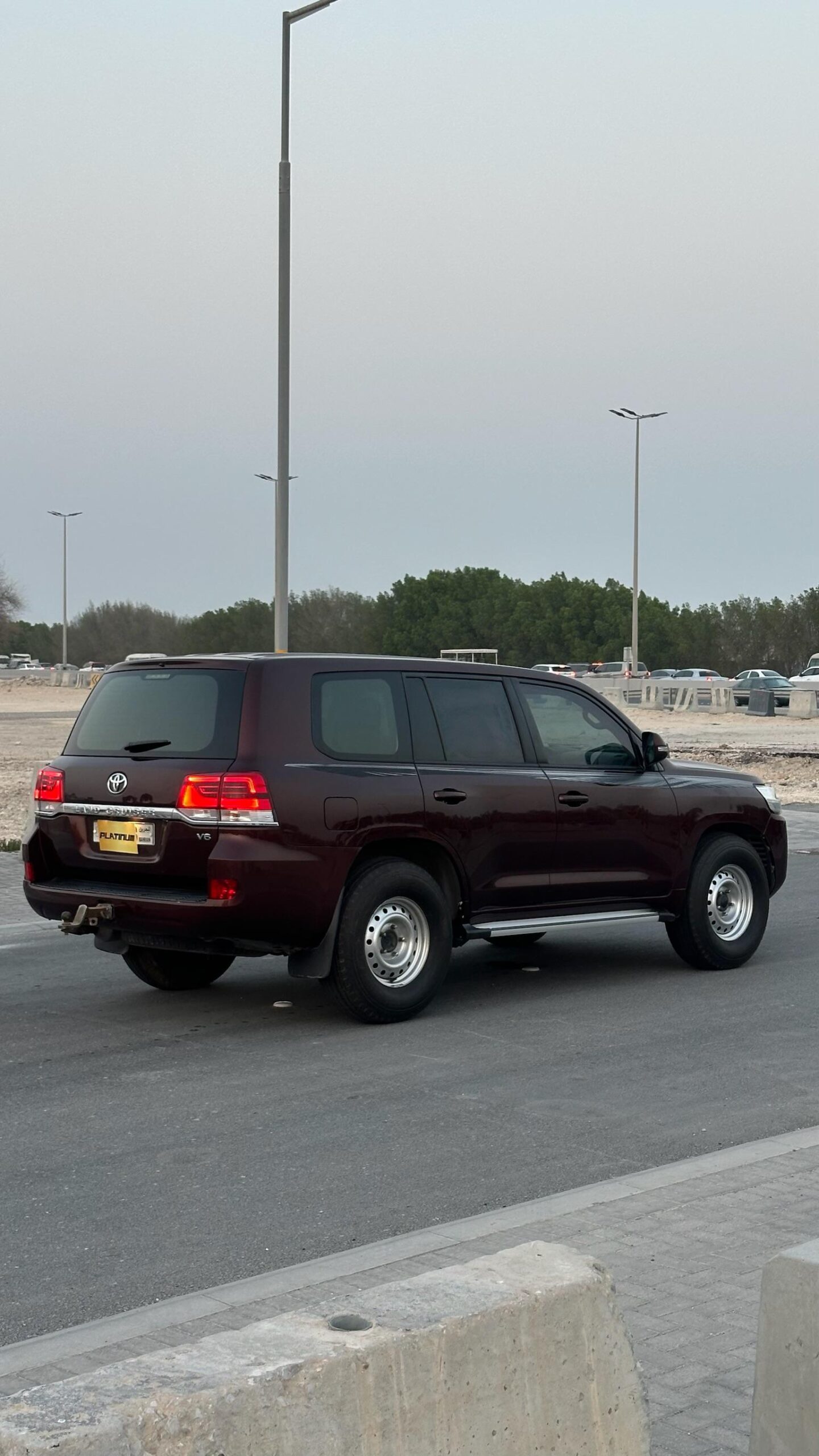 
								TOYOTA LAND CRUISER full									