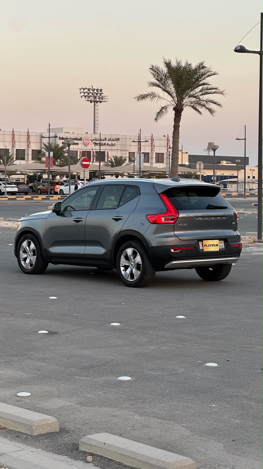 
								Volvo CX40 full									