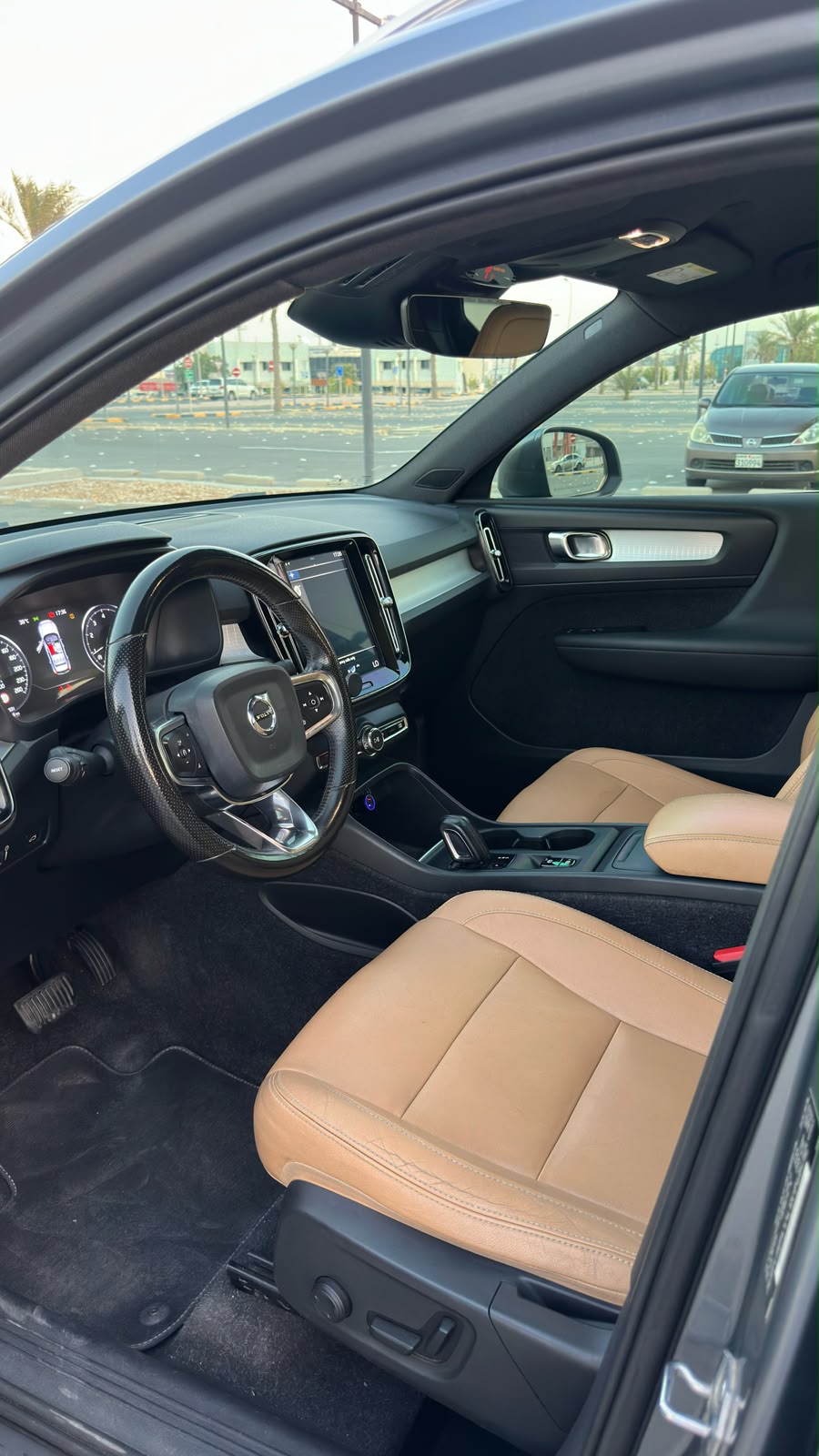 
								Volvo CX40 full									