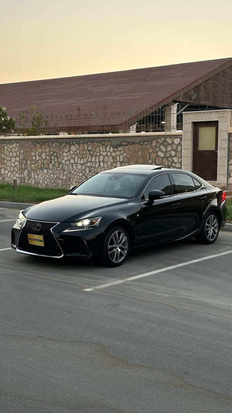 LEXUS IS 300 2019